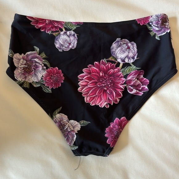 Cute bikini bottoms. Good coverage. - Picture 3 of 3